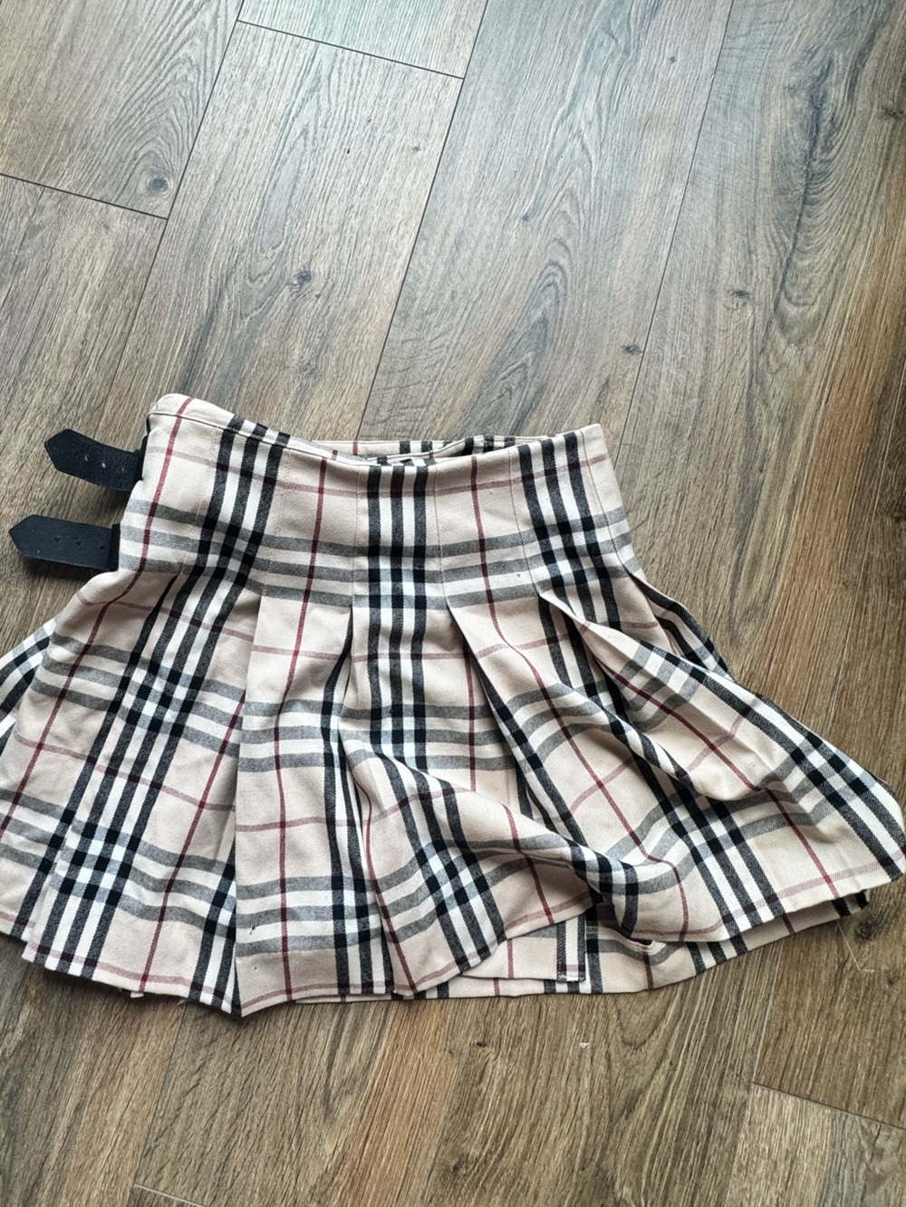 Burberry plaid skirt